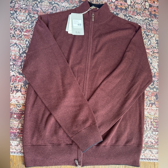 Men’s burgundy cashmere sweater in size Large
NWT never worn - Picture 2 of 6
